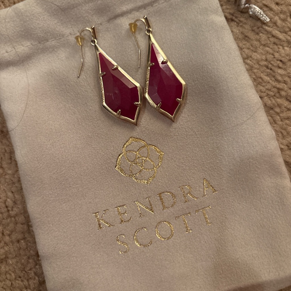 Kendra Scott Fuchsia and Gold Geometric Earrings